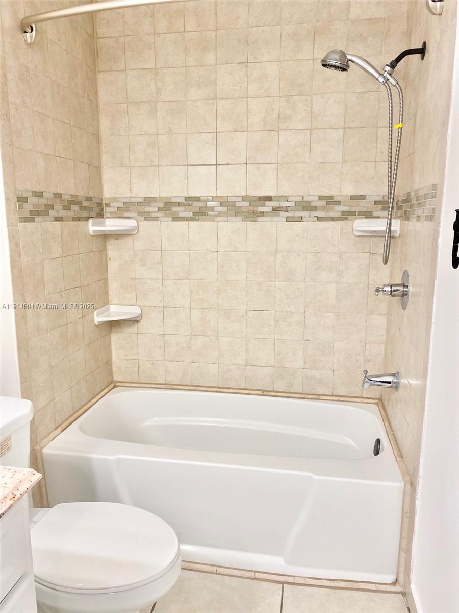 BRENTWOOD WEST TOWNHOUSES - Residential Lease