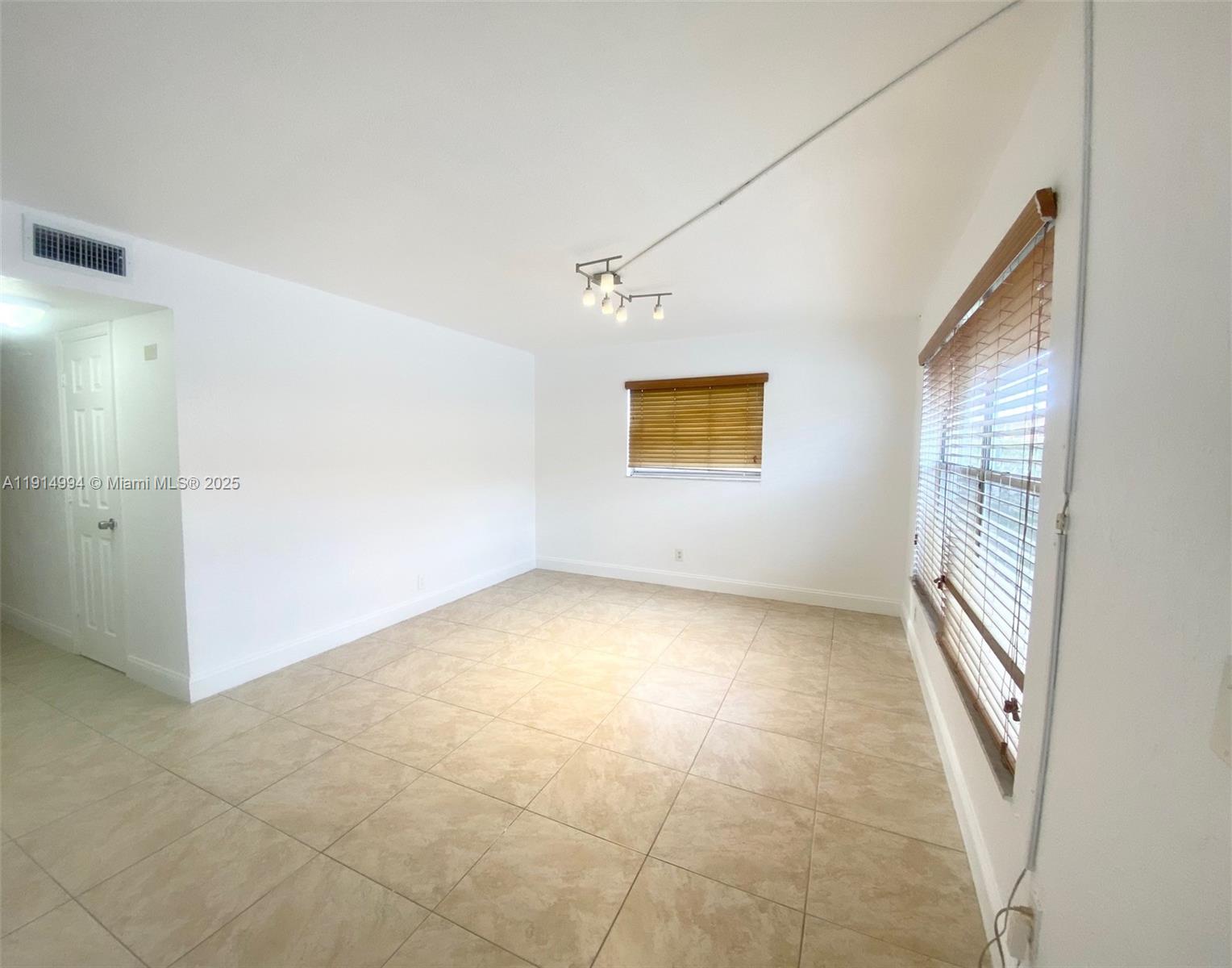 BRENTWOOD WEST TOWNHOUSES - Residential Lease