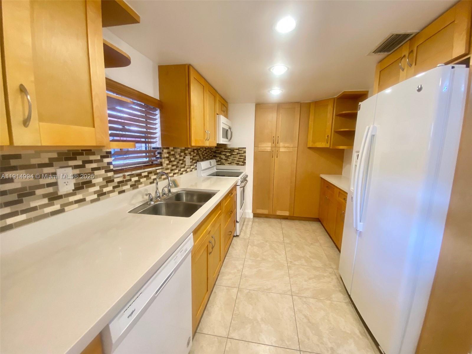 BRENTWOOD WEST TOWNHOUSES - Residential Lease