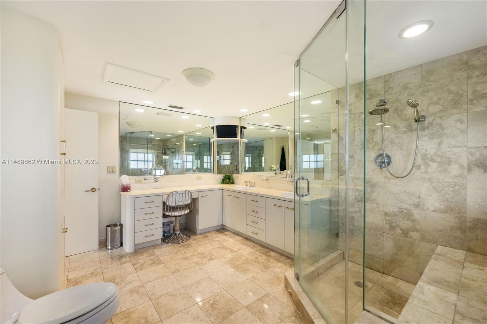 LAUDER GATE ISLES - Residential