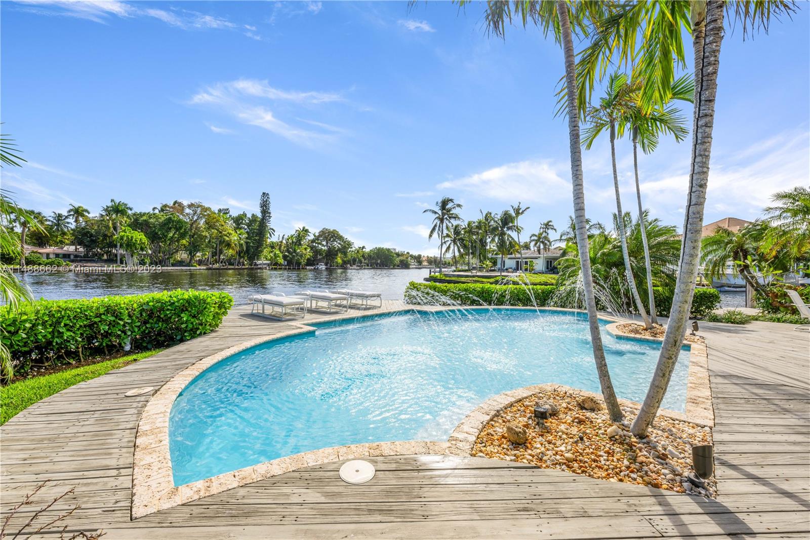 LAUDER GATE ISLES - Residential