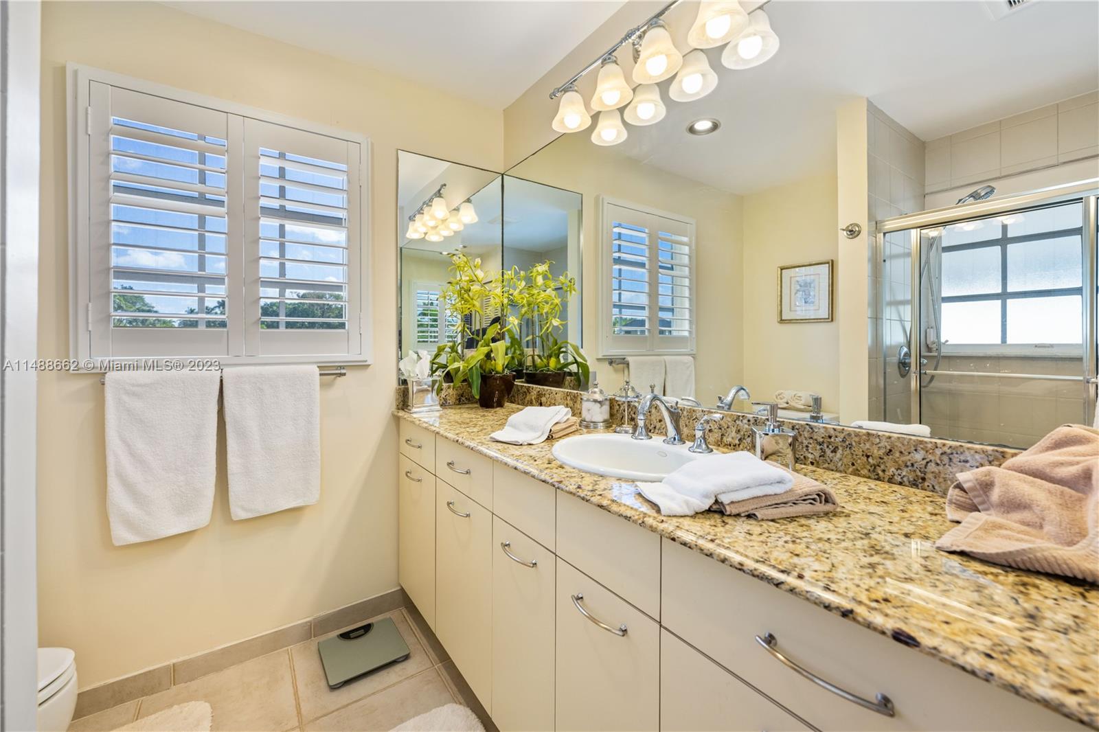 LAUDER GATE ISLES - Residential