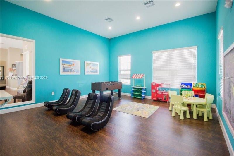 WEST LUCAYA VILLAGE PB 25 - Residential