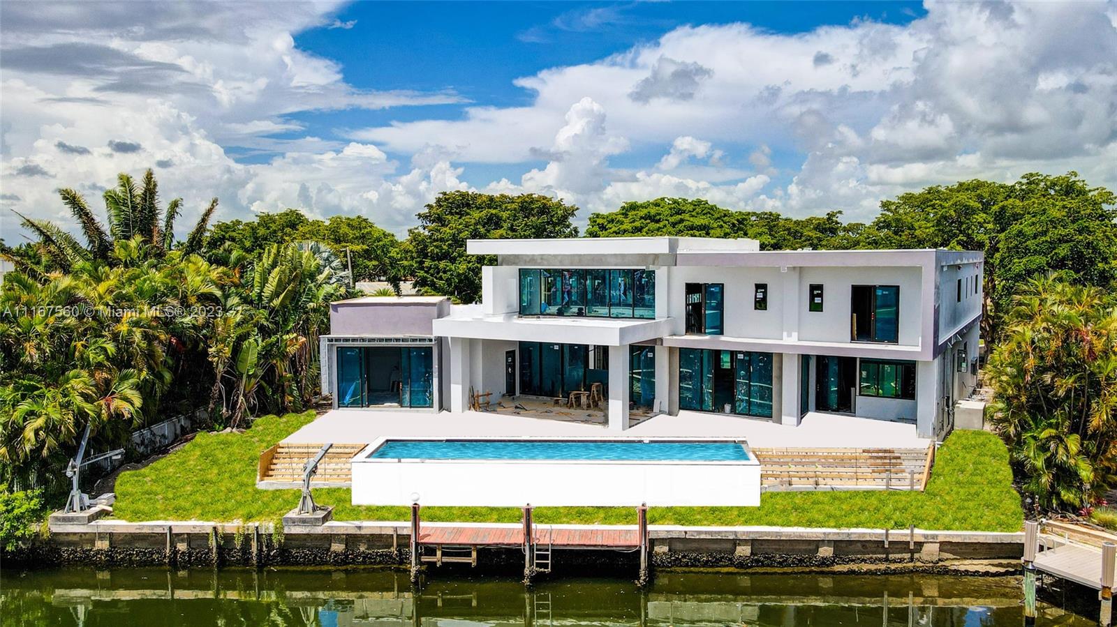 HOLLYWOOD GOLF ESTATES SE - Residential