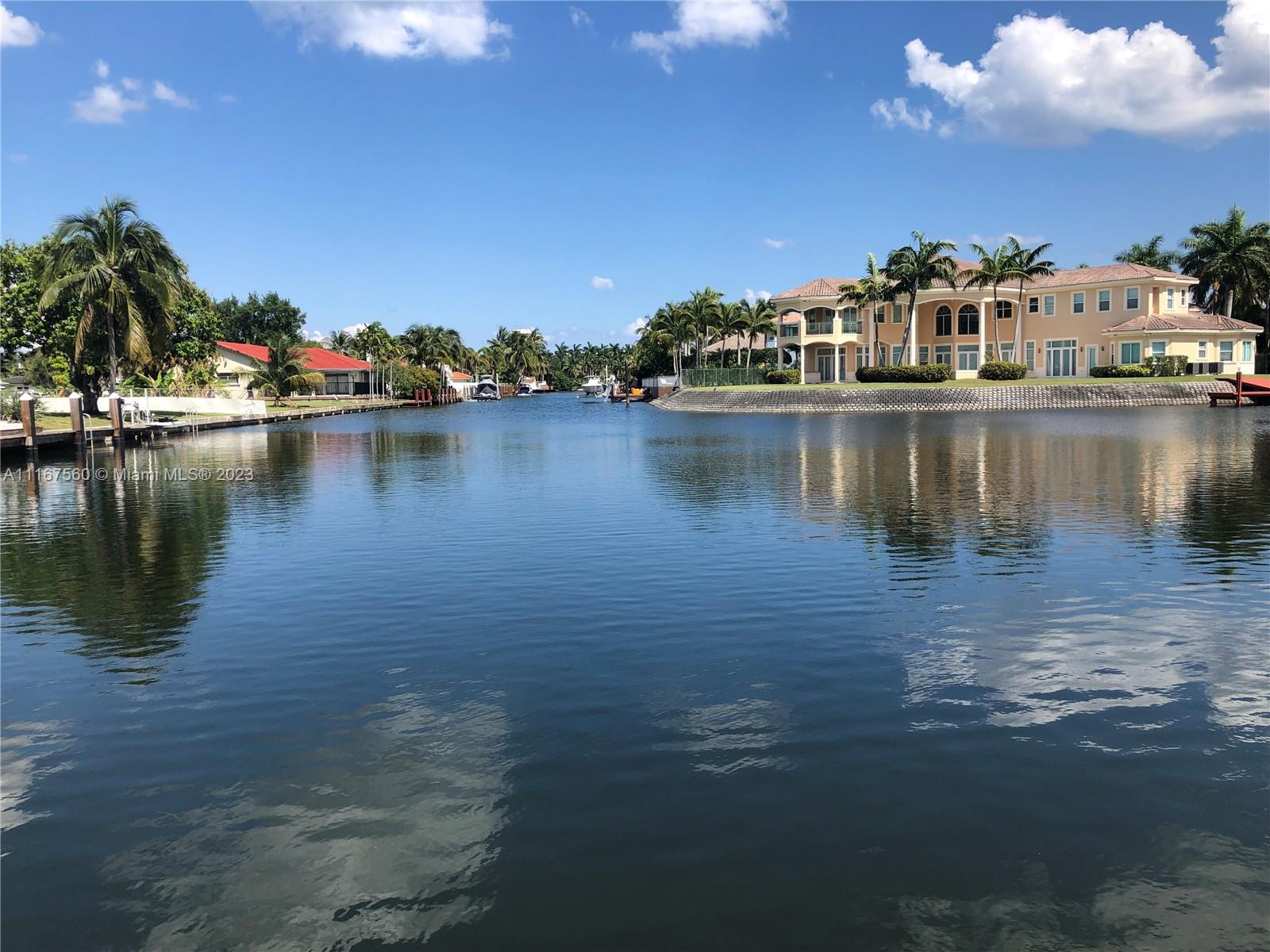 HOLLYWOOD GOLF ESTATES SE - Residential