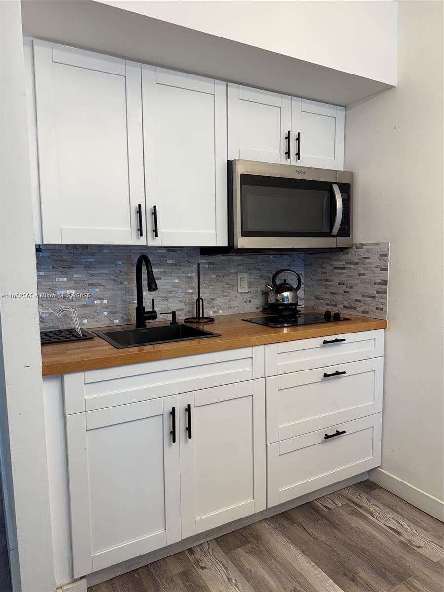 400 Kings Point Dr 105