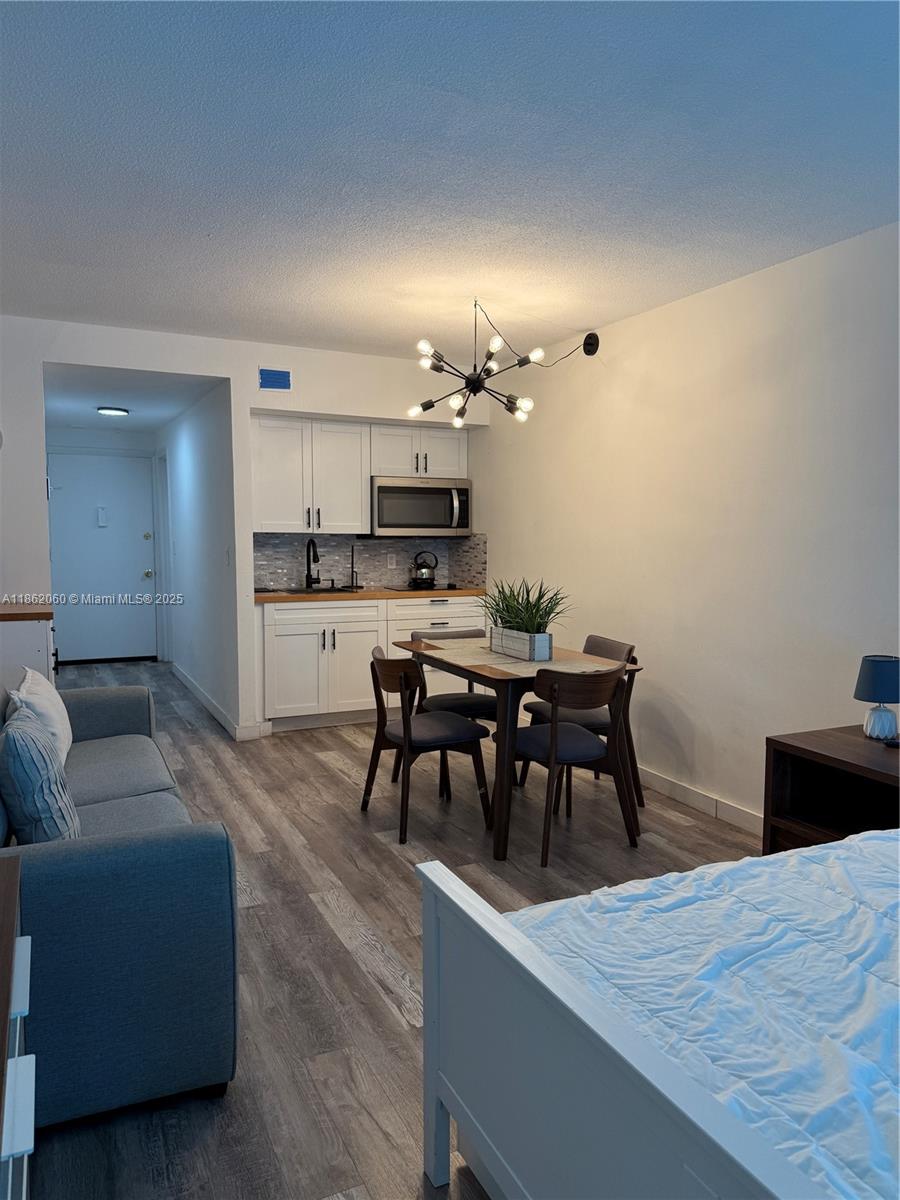 400 Kings Point Dr 105