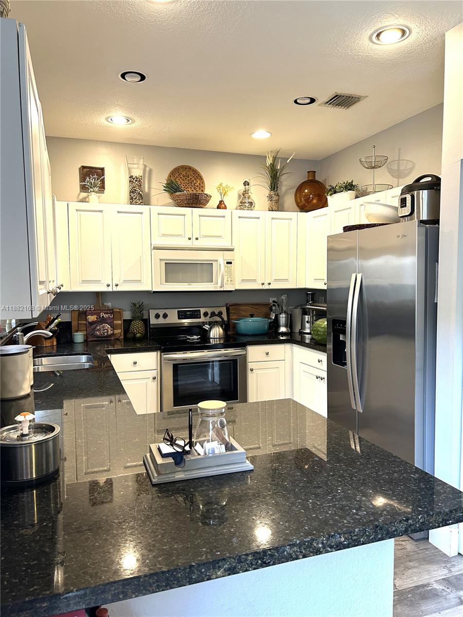 PEMBROKE ISLES V - Residential Lease