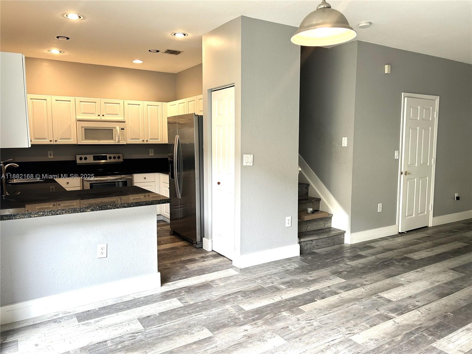 PEMBROKE ISLES V - Residential Lease