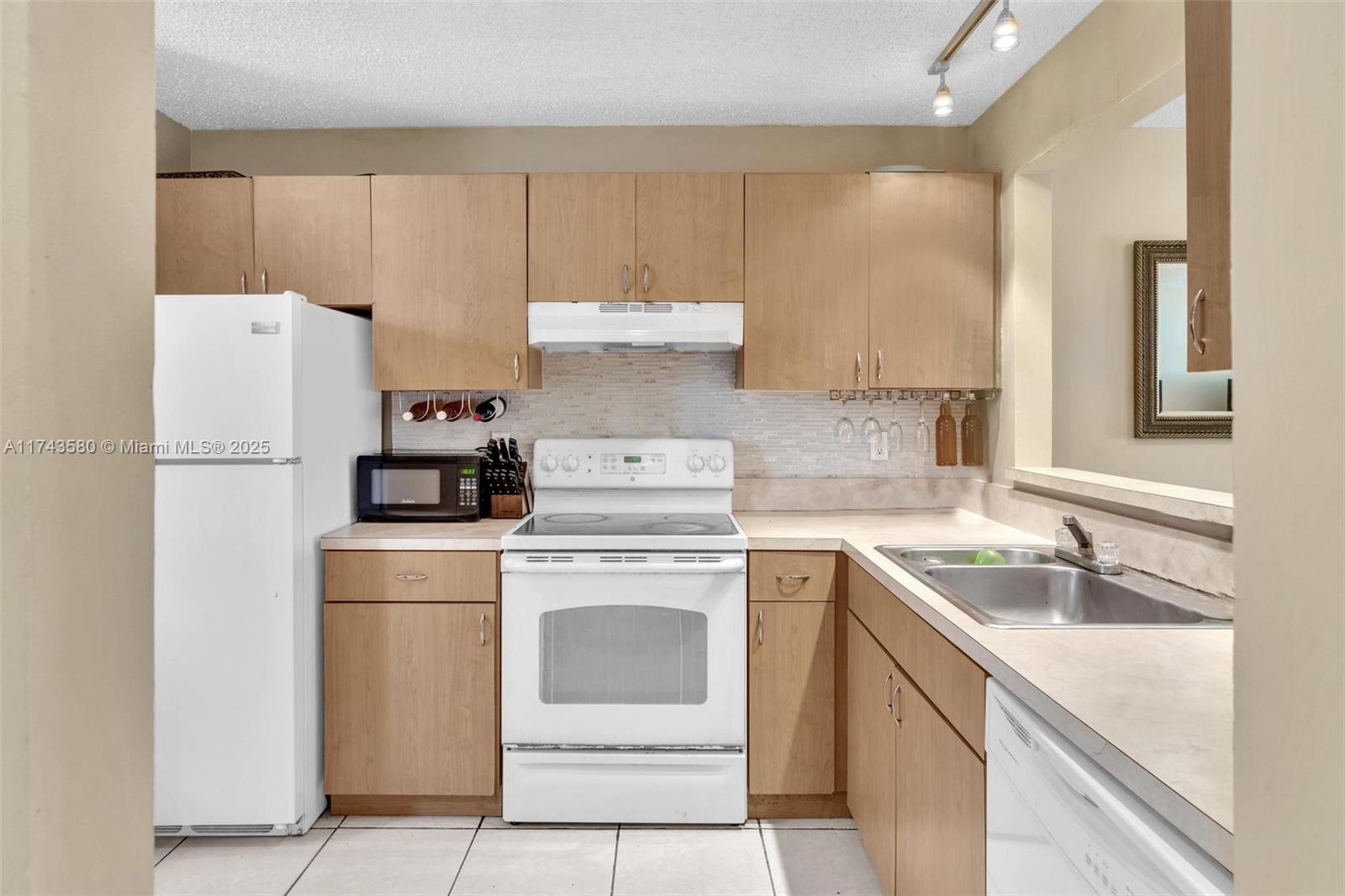 2531 NW 56th Ave 3-18
