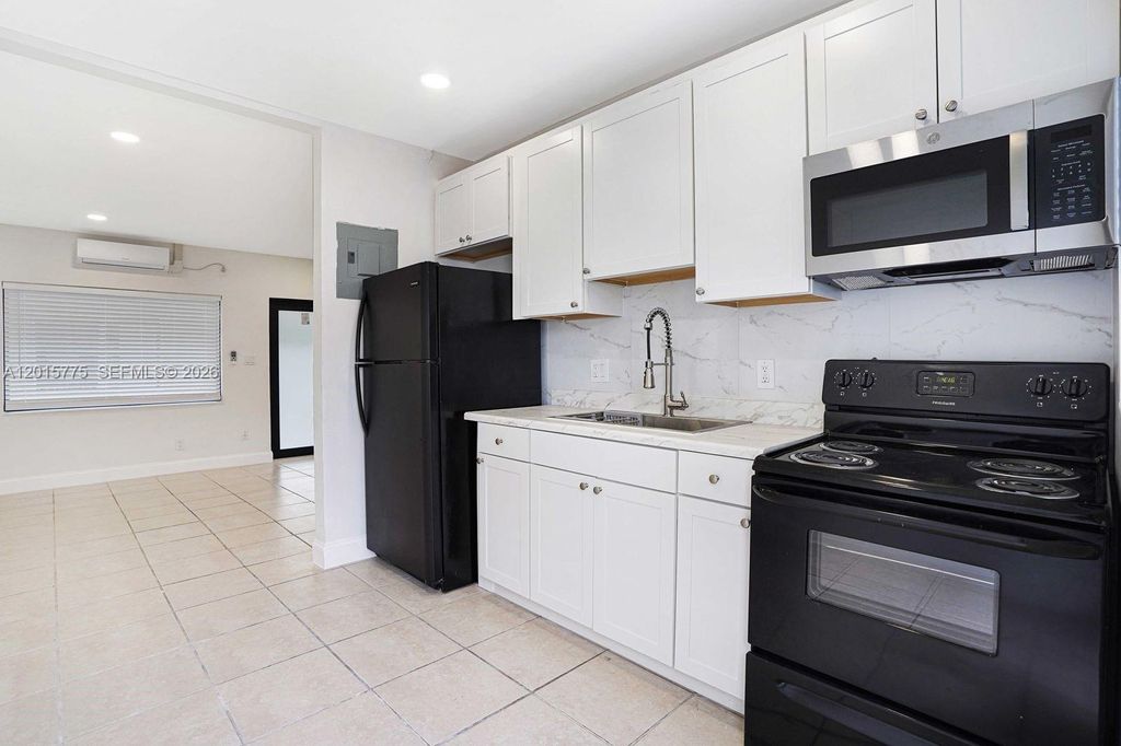 Photo of 502 NW 7th Ct #1, Hallandale Beach, FL 33009 (MLS # A12015775)