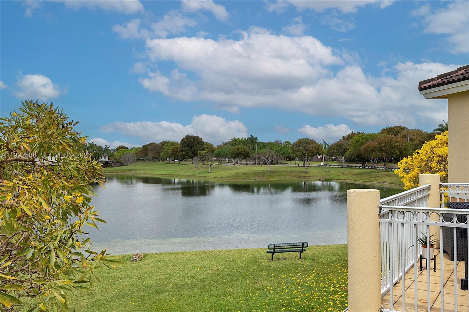 FONTAINBLEAU LAKES COURTY - Residential