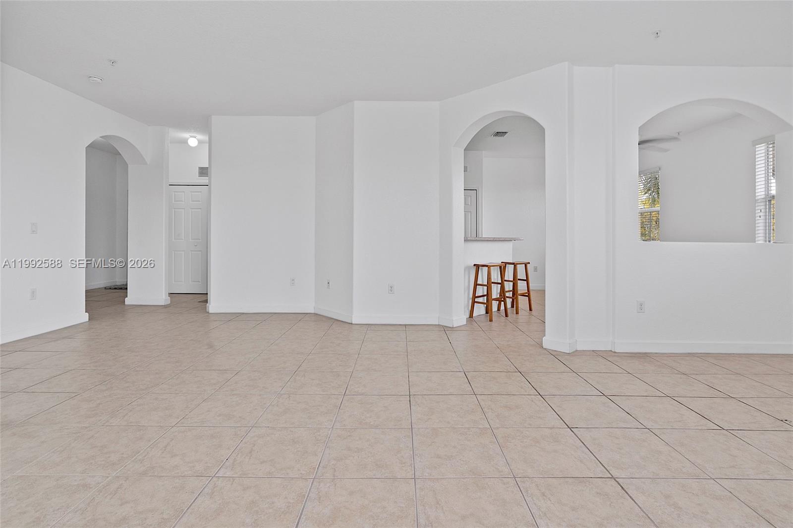 FONTAINBLEAU LAKES COURTY - Residential