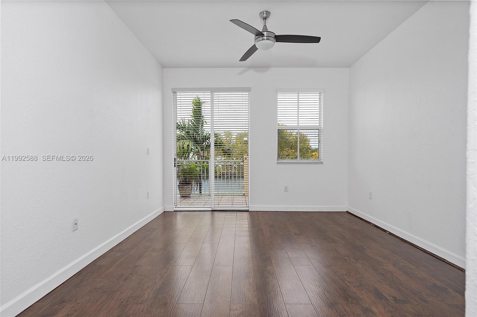 FONTAINBLEAU LAKES COURTY - Residential