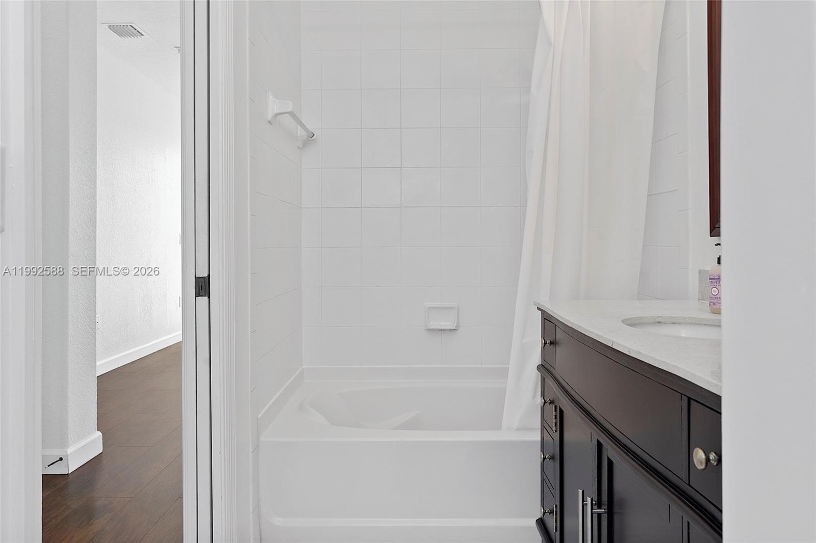 FONTAINBLEAU LAKES COURTY - Residential