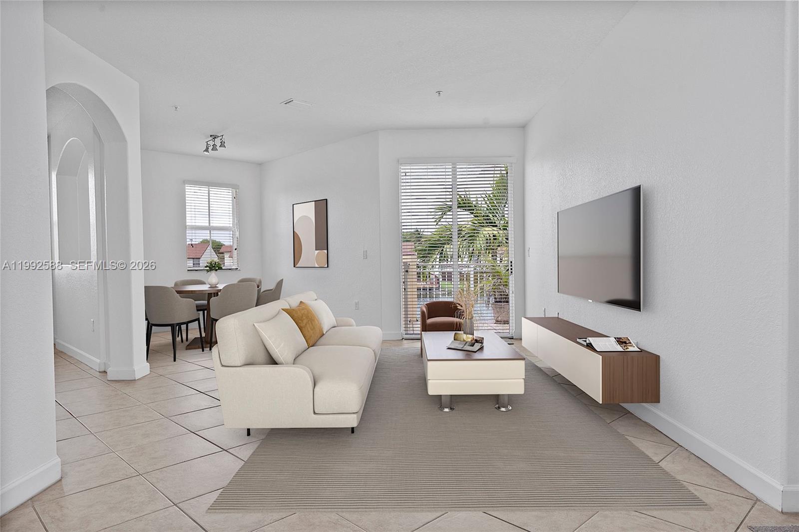 FONTAINBLEAU LAKES COURTY - Residential