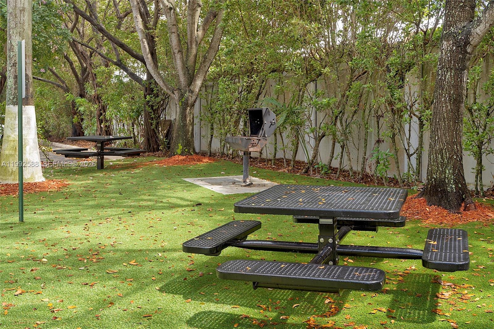 FONTAINBLEAU LAKES COURTY - Residential