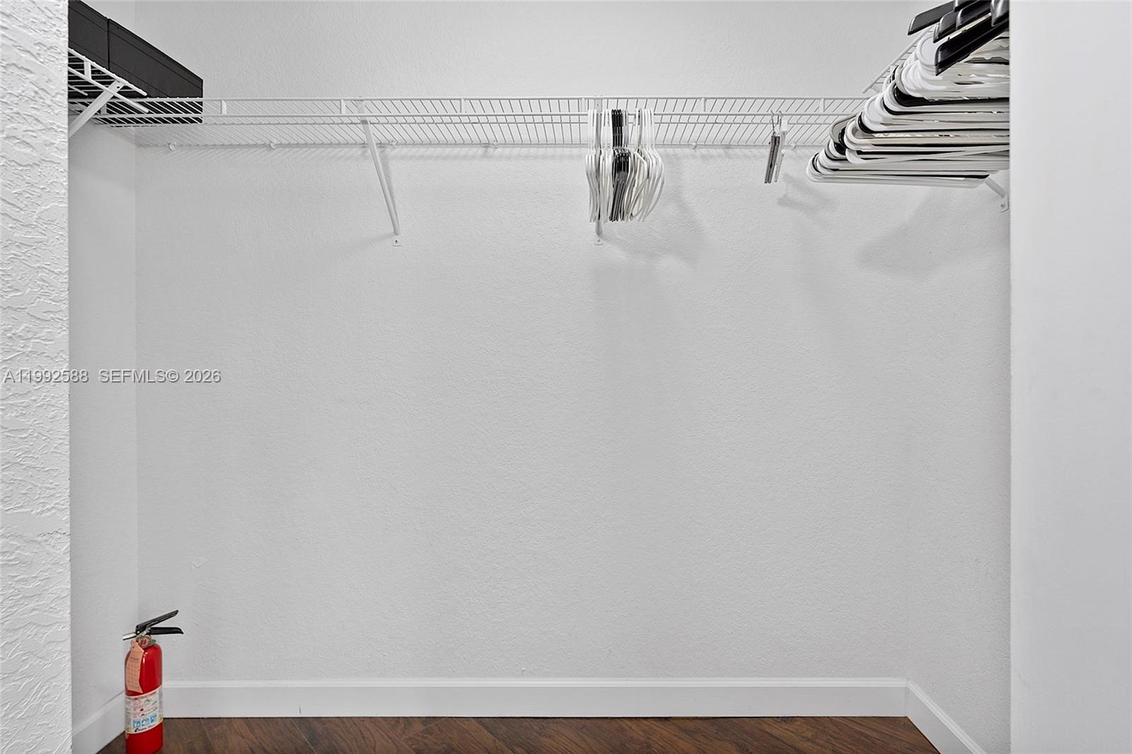 FONTAINBLEAU LAKES COURTY - Residential