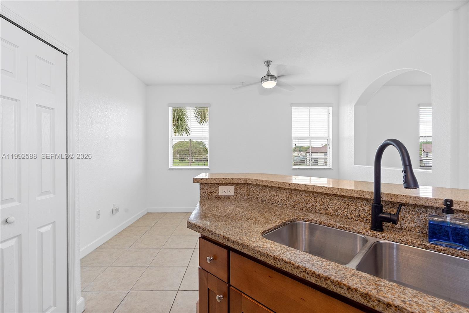 FONTAINBLEAU LAKES COURTY - Residential