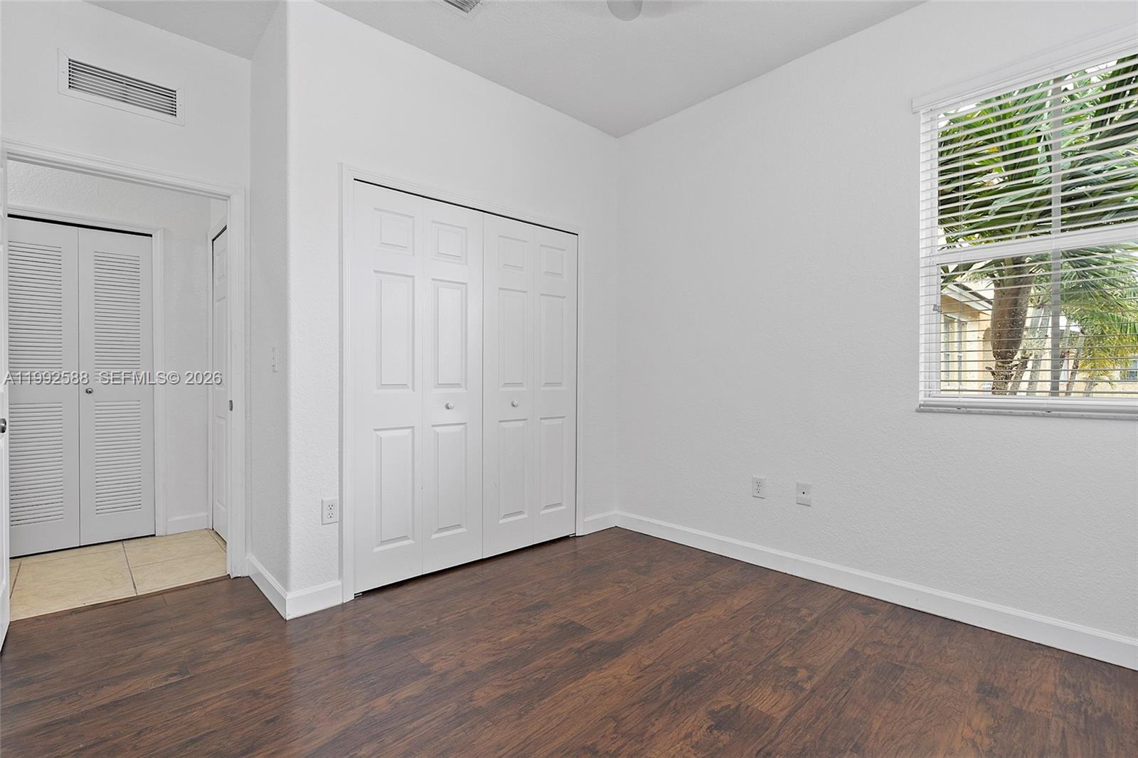 FONTAINBLEAU LAKES COURTY - Residential