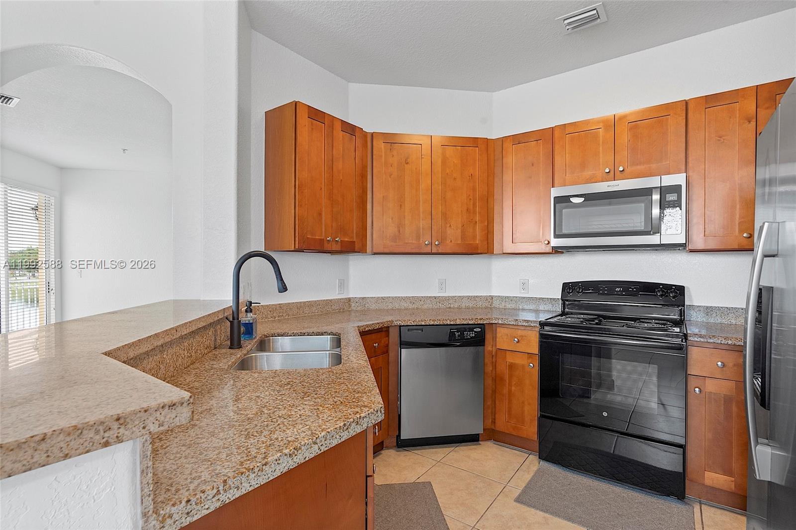 FONTAINBLEAU LAKES COURTY - Residential