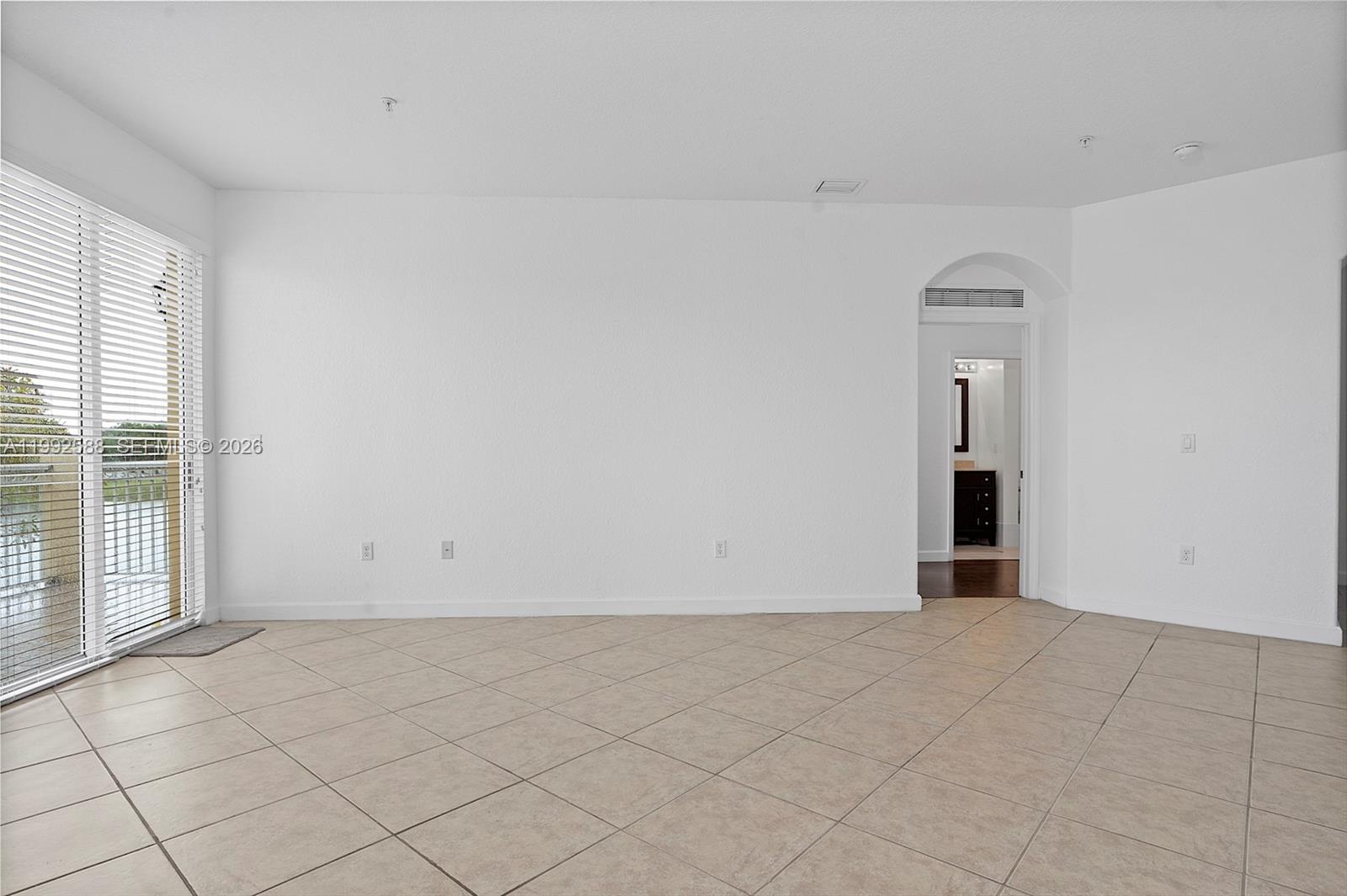 FONTAINBLEAU LAKES COURTY - Residential