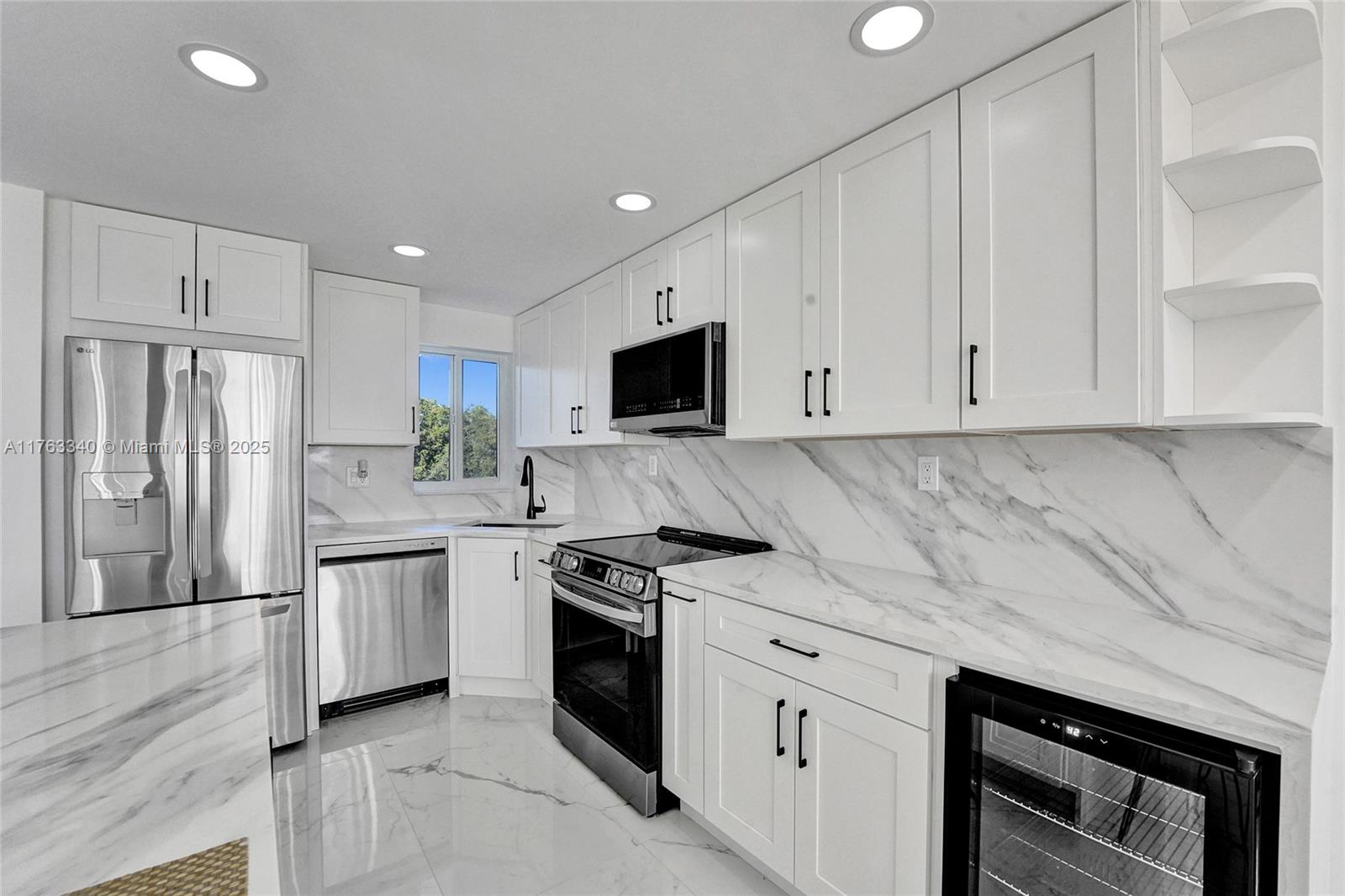 Property for Sale at 8900 Washington Blvd 506A, Pembroke Pines, Miami-Dade County, Florida - Bedrooms: 1 
Bathrooms: 2  - $190,000