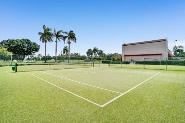 HOLLYBROOK GOLF AND TENNIS - Residential