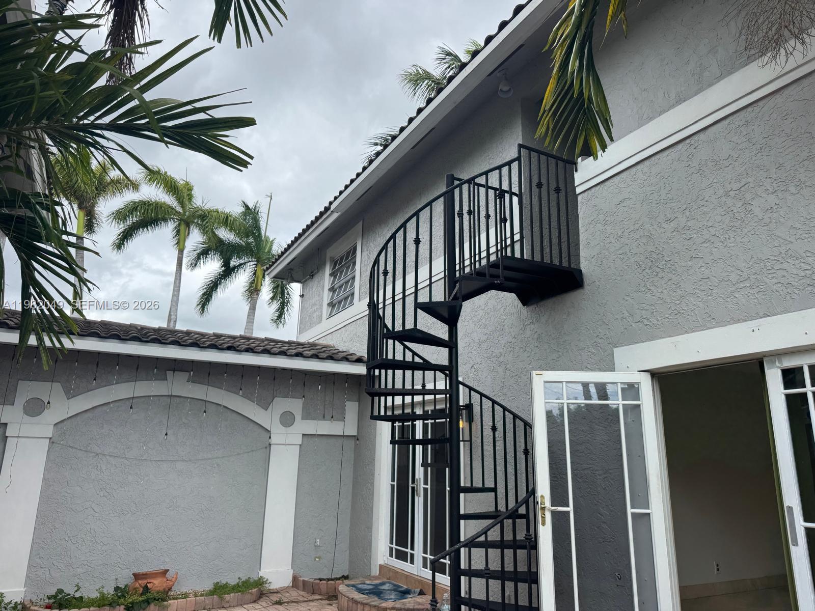HOLLYWOOD LAKES SECTION - Residential