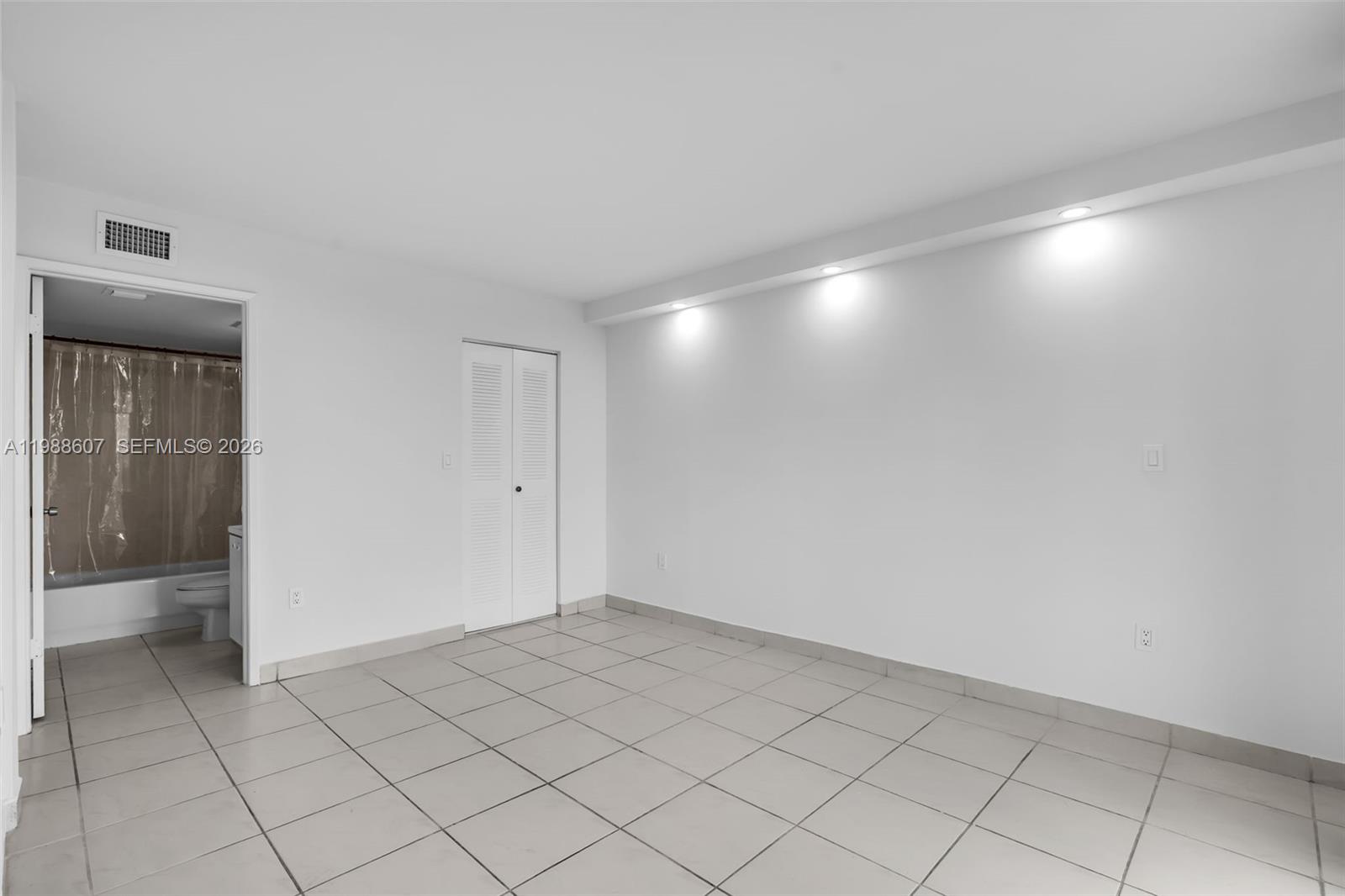 FLAMINGO COURT CONDO - Residential