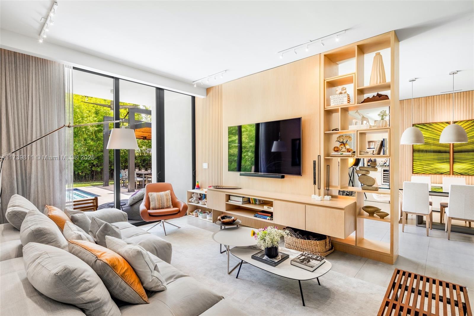 8600 EAST DIXIE - Residential