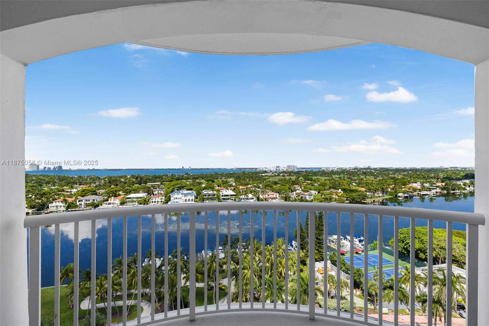 THE CARRIAGE HOUSE CONDO - Residential