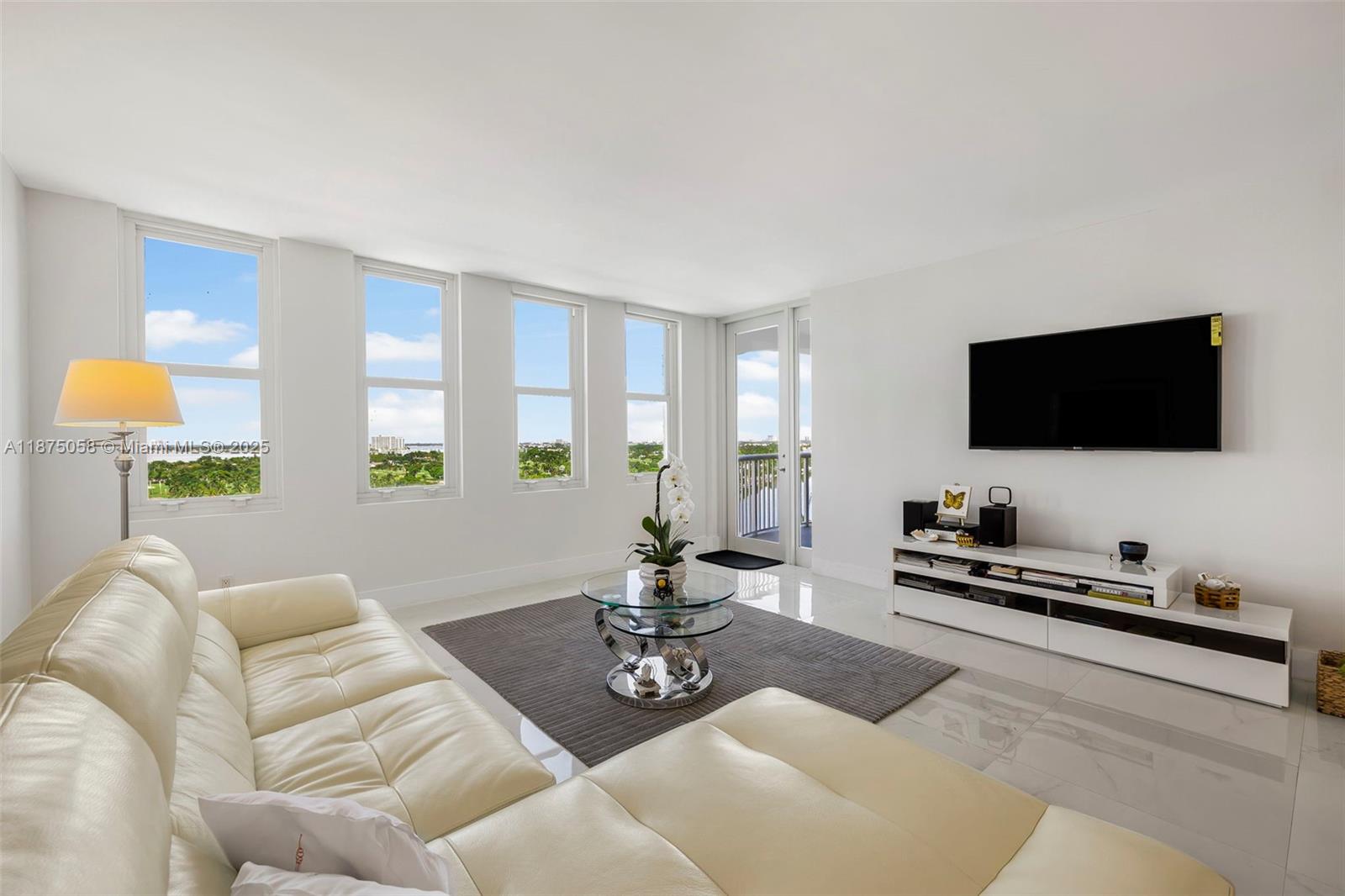 5401 Collins Ave 1231
