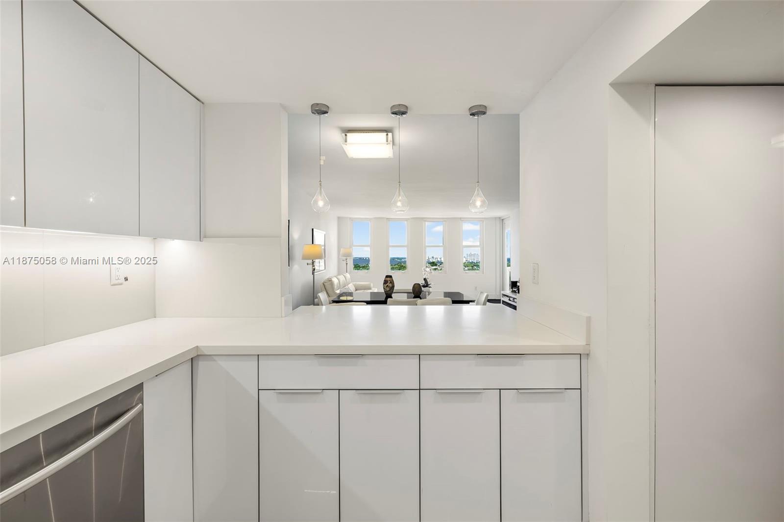 THE CARRIAGE HOUSE CONDO - Residential