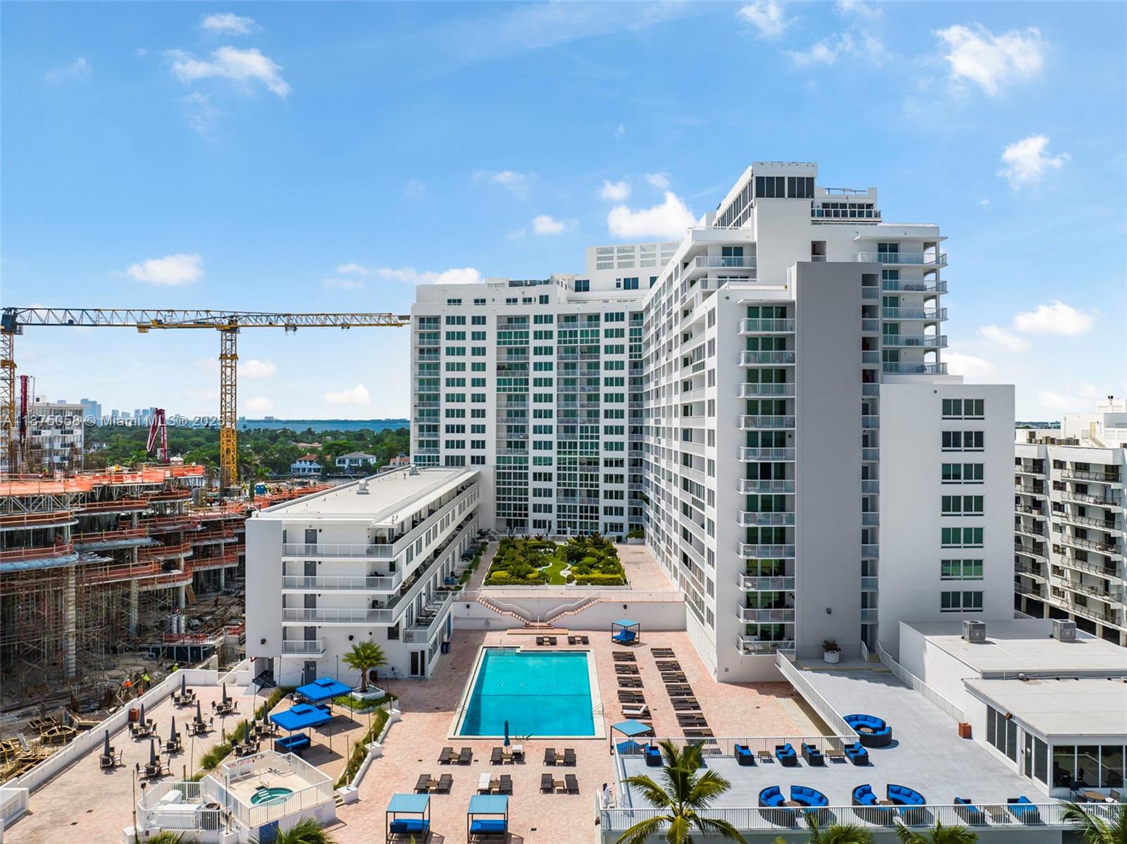THE CARRIAGE HOUSE CONDO - Residential