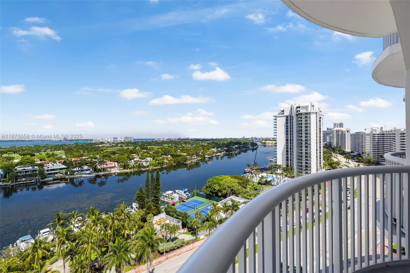 THE CARRIAGE HOUSE CONDO - Residential