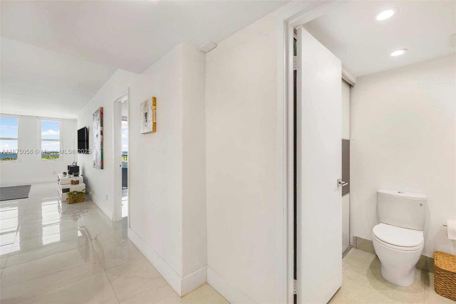 THE CARRIAGE HOUSE CONDO - Residential