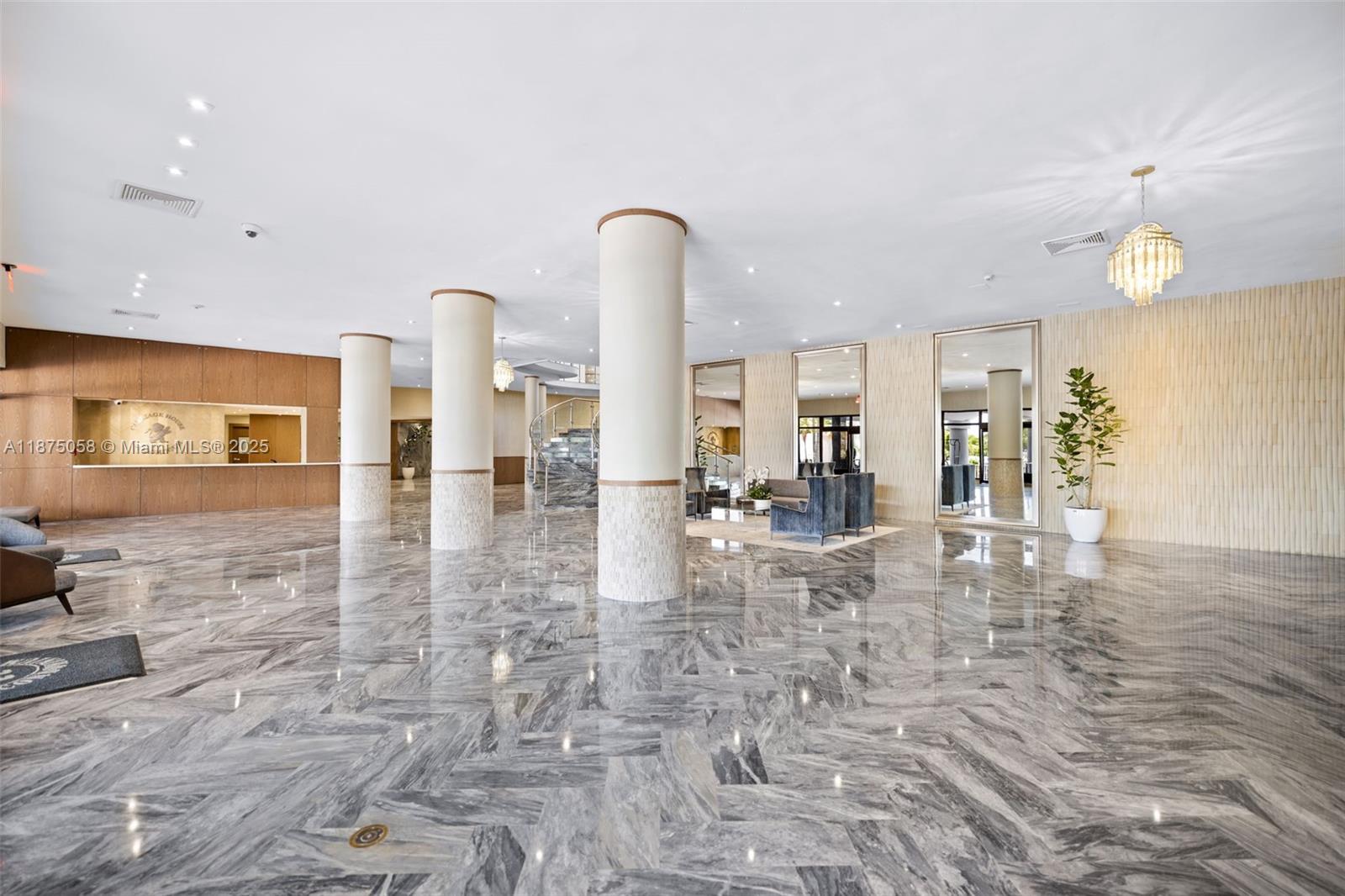 THE CARRIAGE HOUSE CONDO - Residential