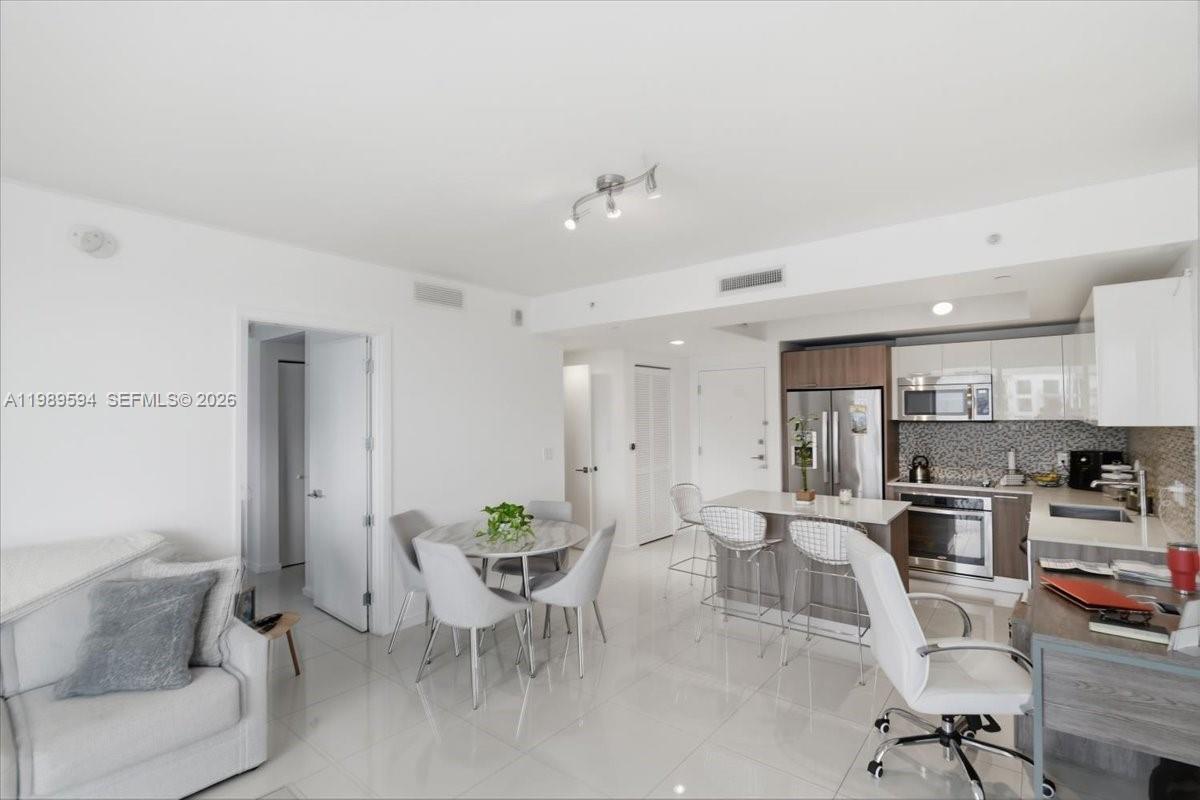 5252 PASEO CONDO - Residential