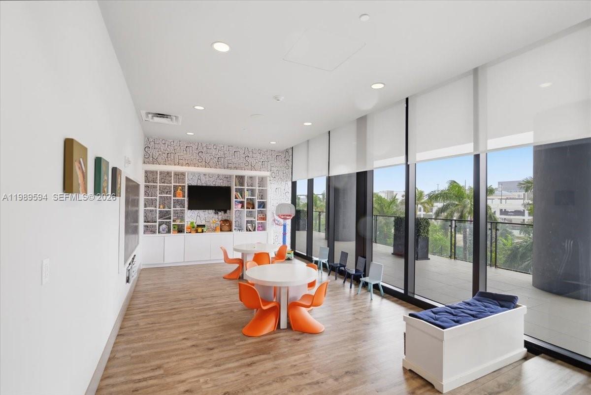 5252 PASEO CONDO - Residential