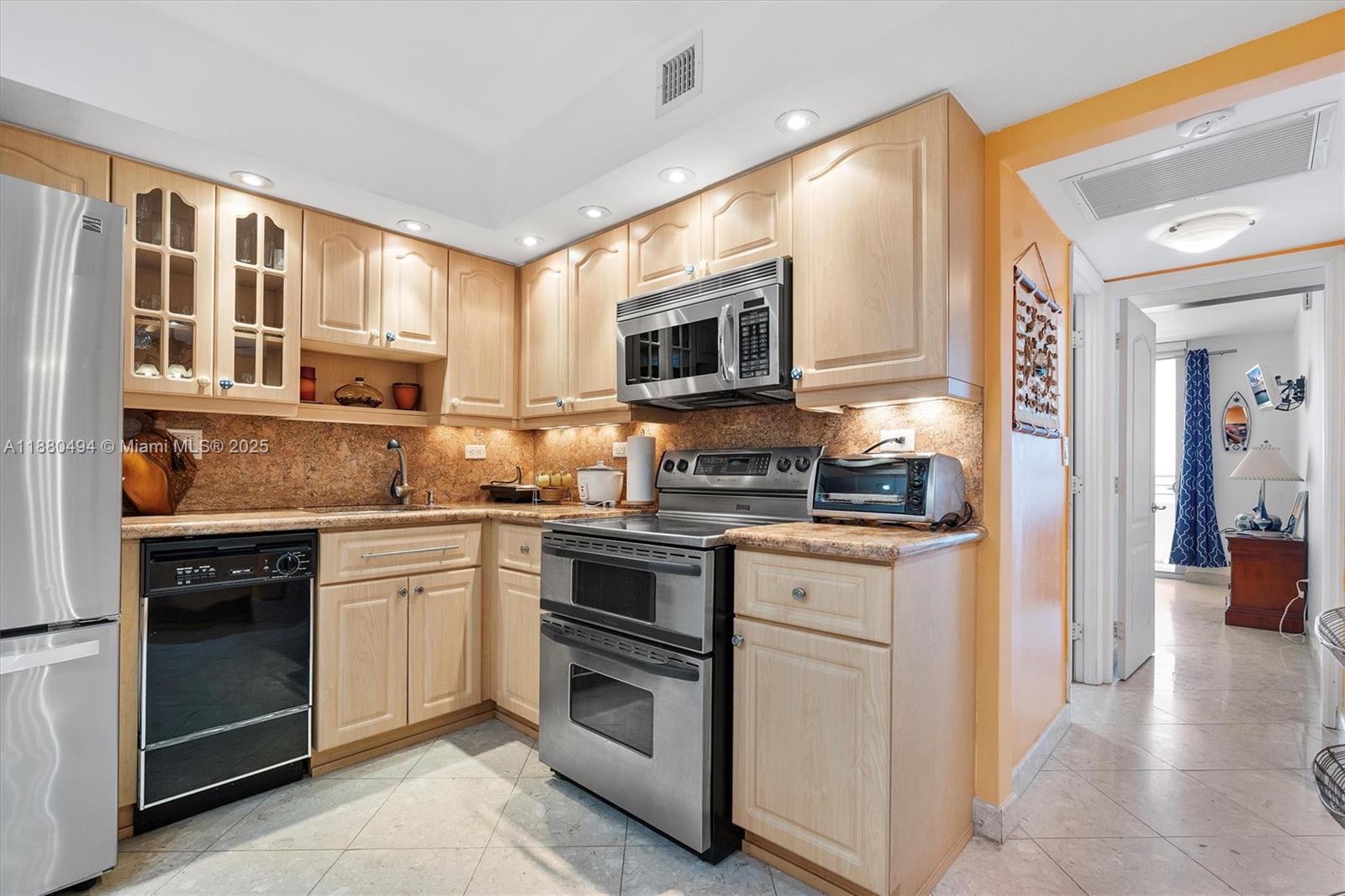 OCEANSIDE PLAZA CONDO - Residential Lease