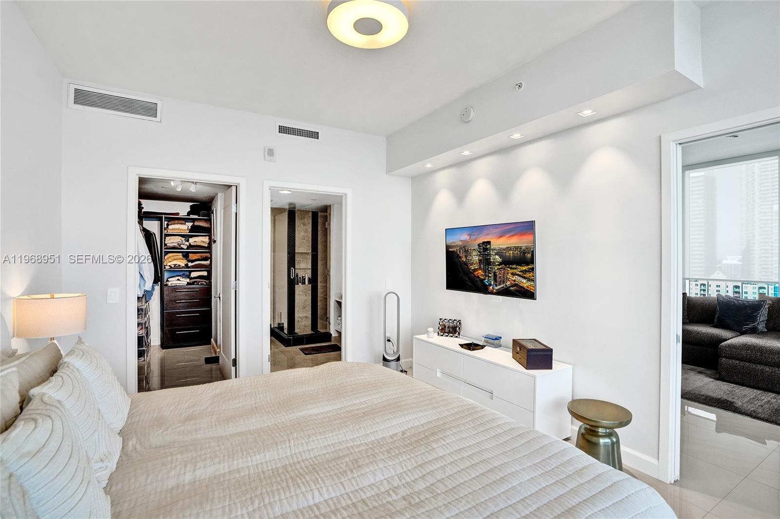 THE CRIMSON CONDO - Residential Lease