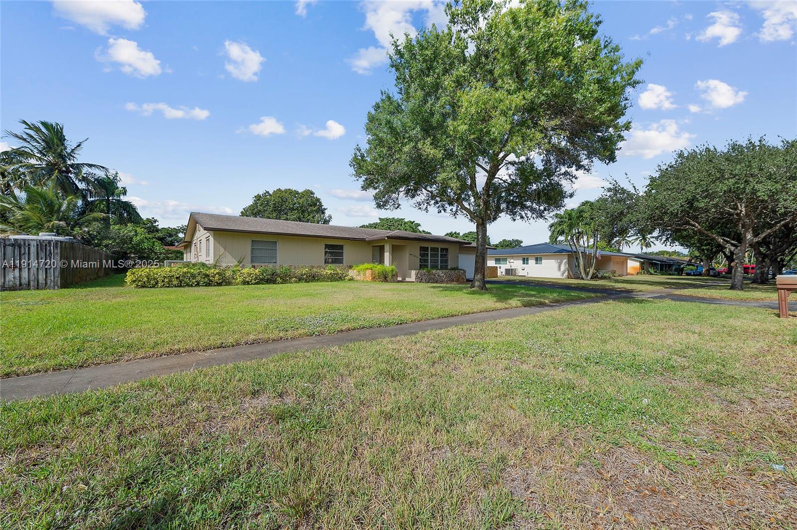 ROYAL PALM SOUTH SEC 1 - Residential