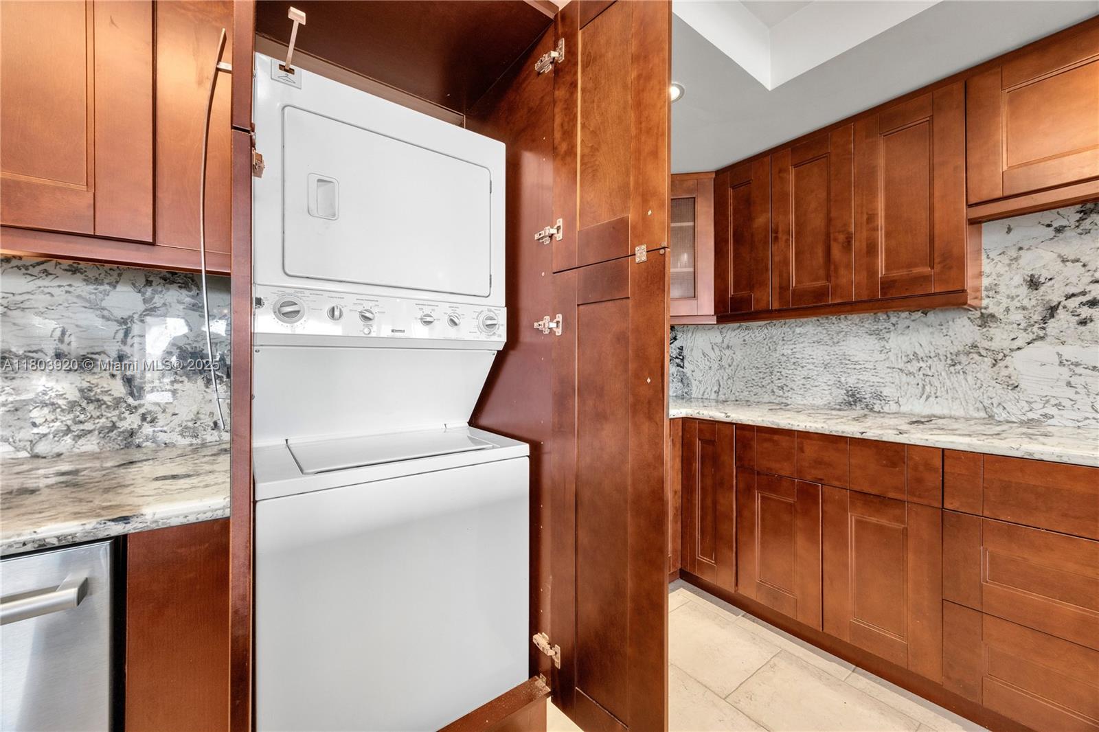 CRICKET CLUB CONDO - Residential