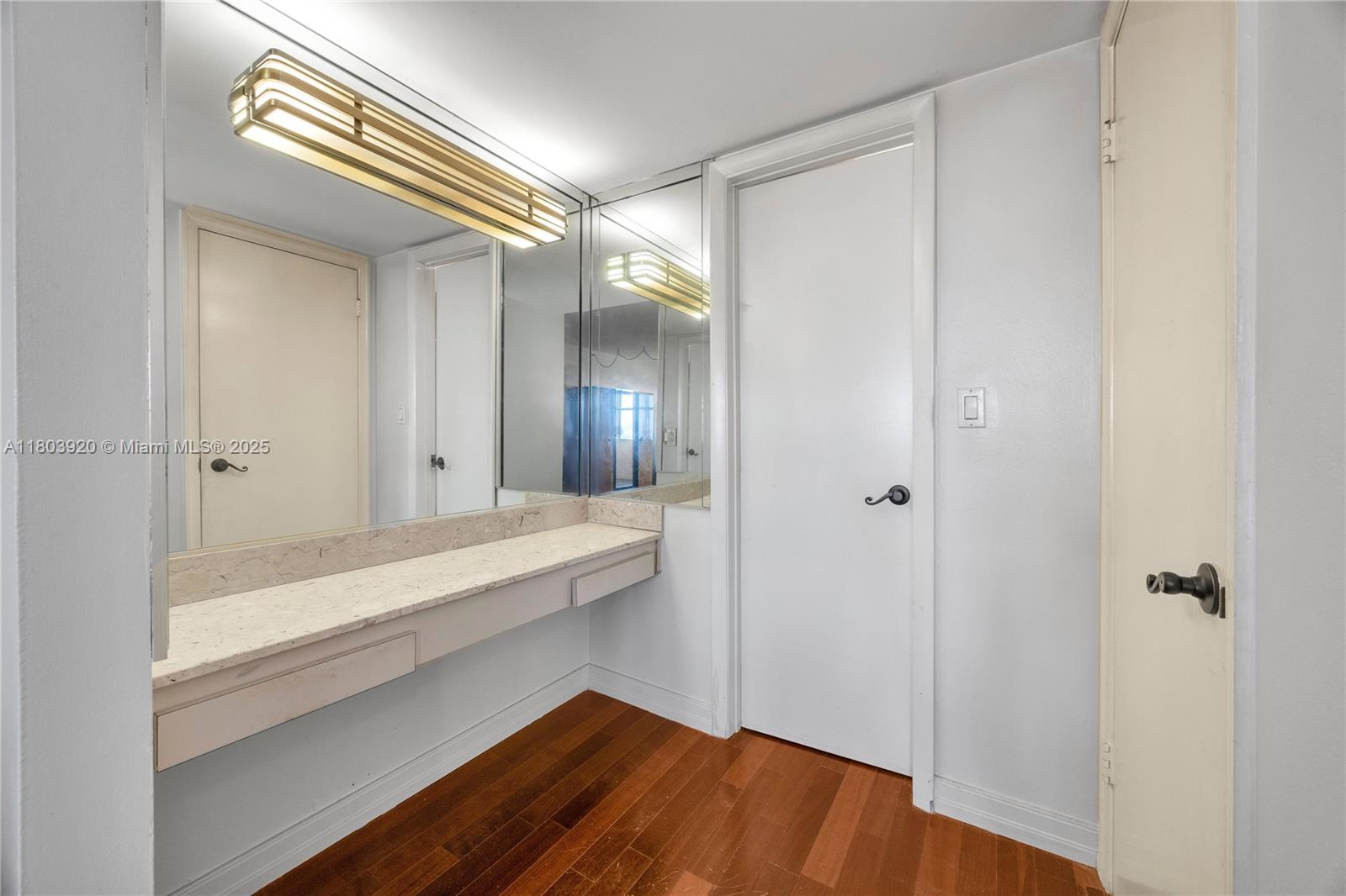 CRICKET CLUB CONDO - Residential