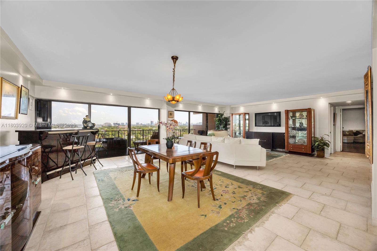 CRICKET CLUB CONDO - Residential