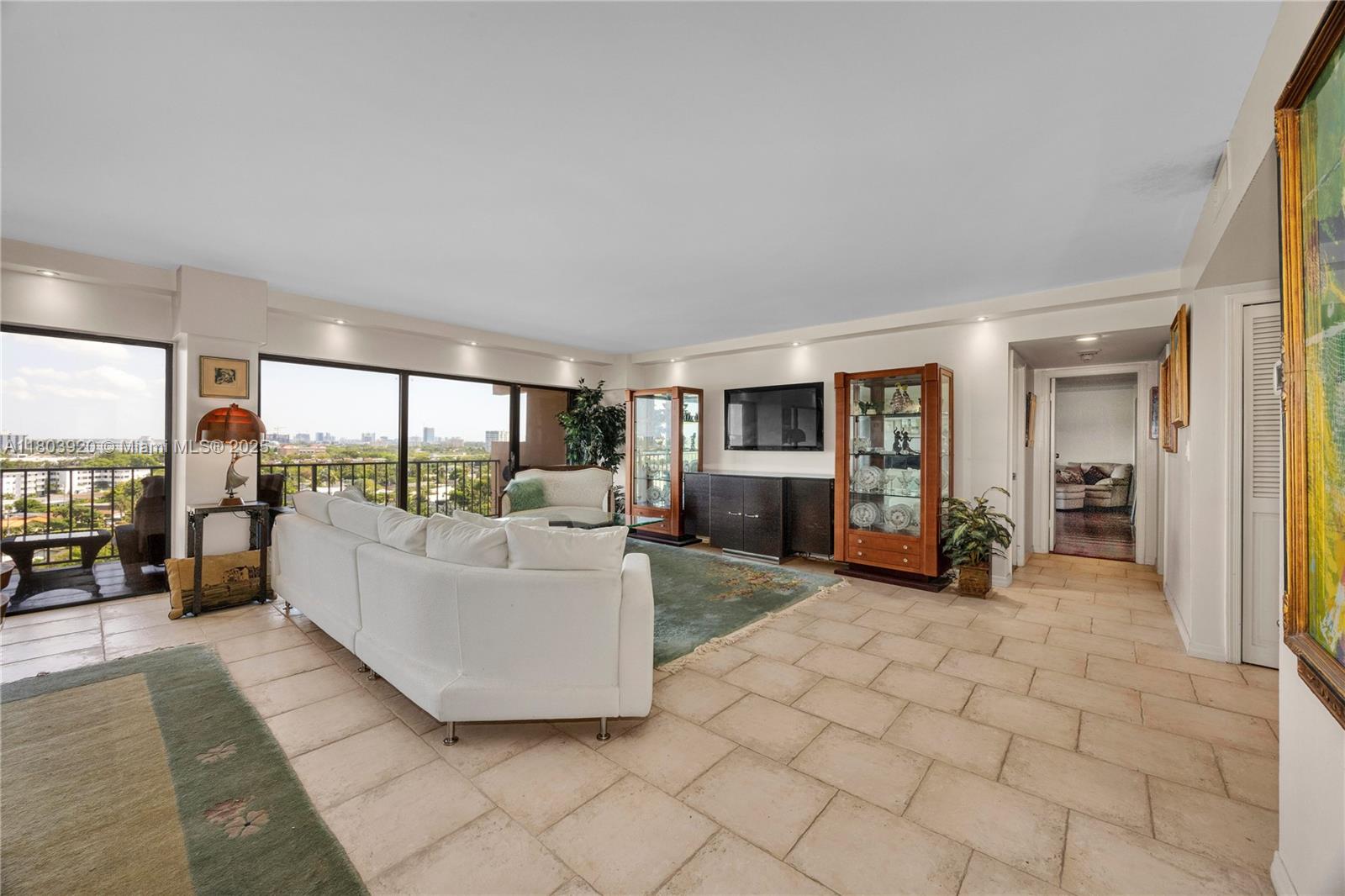 CRICKET CLUB CONDO - Residential