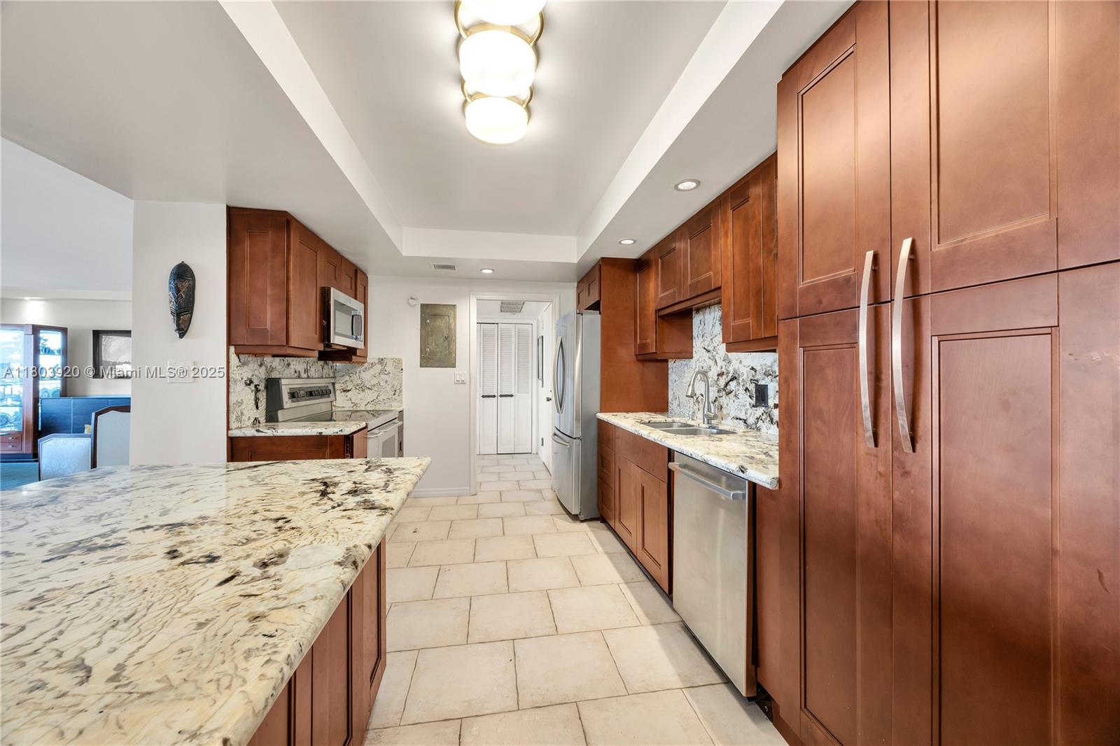 CRICKET CLUB CONDO - Residential