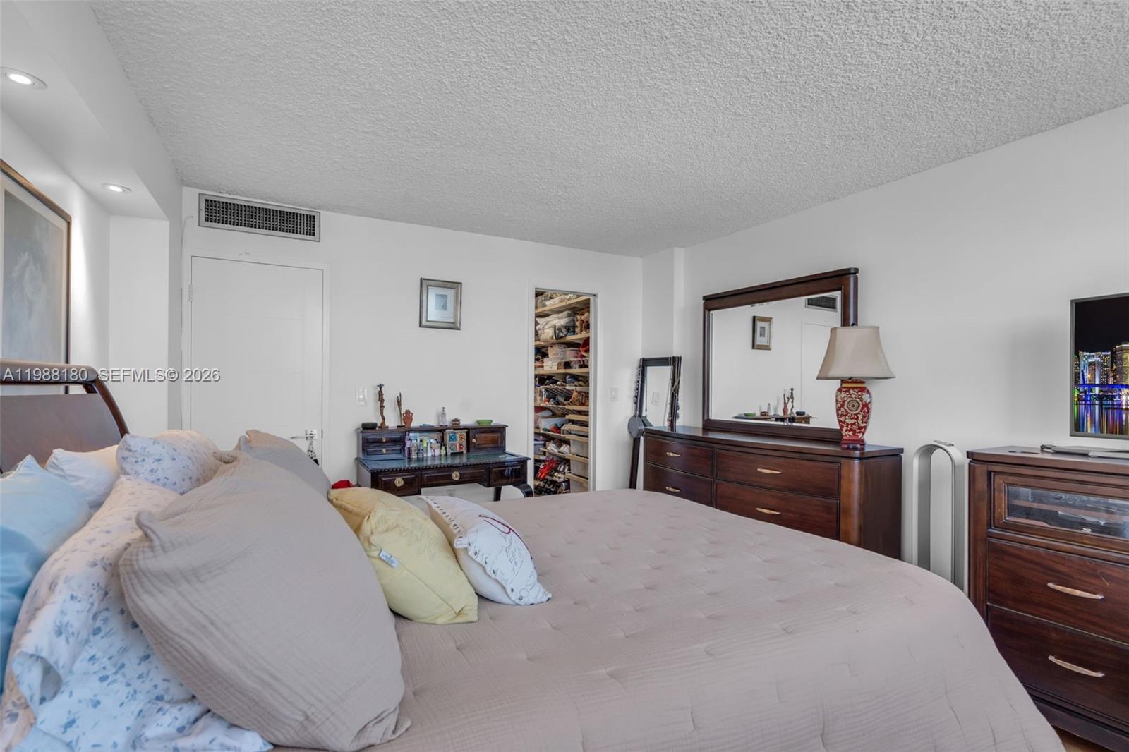 BRICKELL BISCAYNE CONDO - Residential Lease