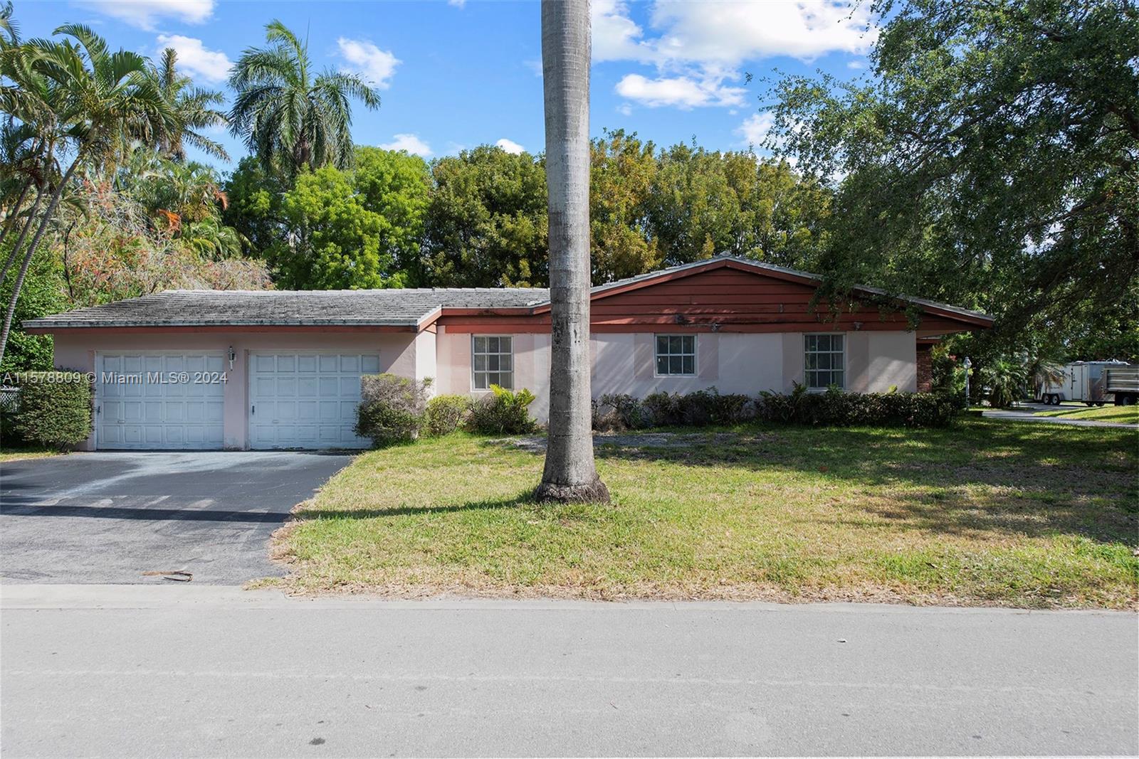 SUNSET ISLANDS-ISLAND NO - Residential